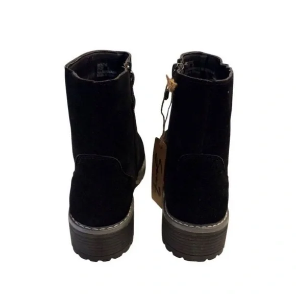 Seven7 Women's Black Ankle Bootie
Round Toe Zip Closure Women’s Size 9 - Picture 6 of 8
